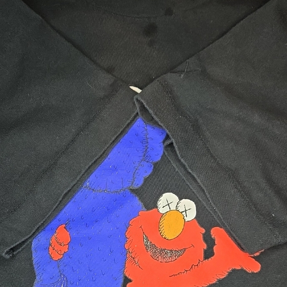 KAWS Uniqio Sesame Street Elmo & Cookie Monster Graphic Tee - Picture 8 of 8